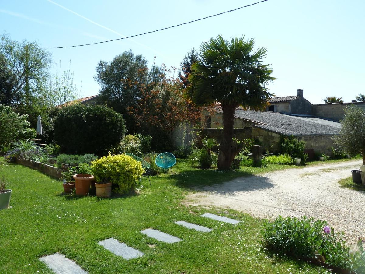 Le Pain De Lune Gite Et Chambre D'Hotes Avec Piscine Bourg-sur-Gironde Exterior photo